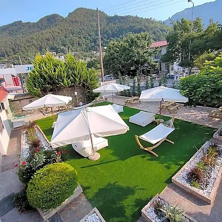 Anassa Deluxe &
